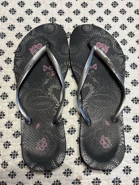 Havaianas Women’s Black Floral Flip Flops Size 7/8